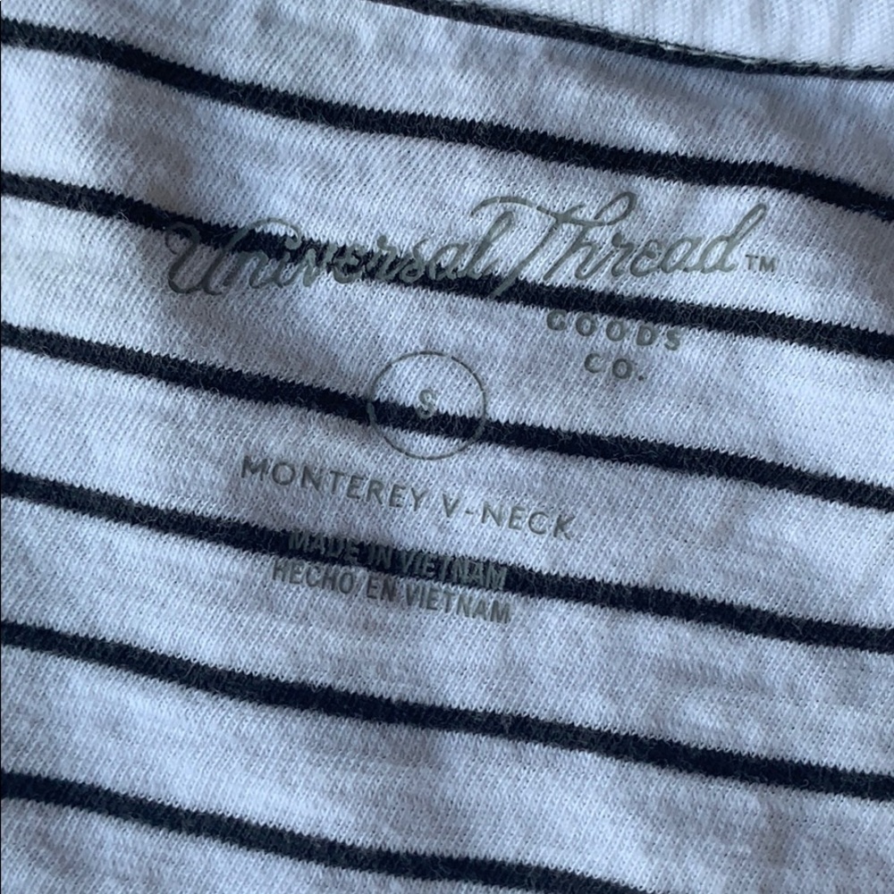 Universal Thread Striped V Neck Top Size Size S - image 4